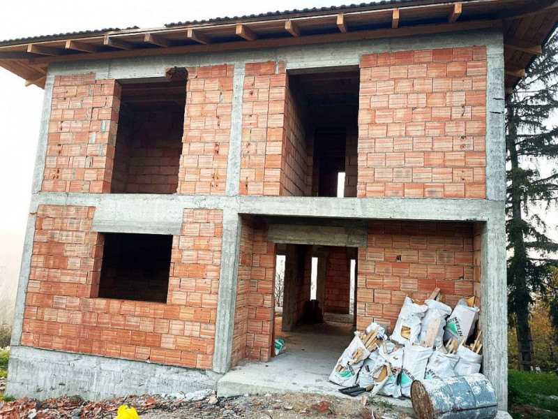 Casa de vanzare in Feleacu, 150 mp utili, 750 mp teren, stadiu la rosu