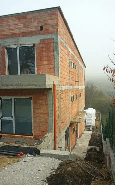 Duplex de vanzare pe Valea Chintaului, 192 mp, teren 500 mp, proiect deosebit