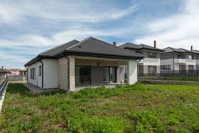 Casa individuala la 15 km de Aeroportul Cluj, finisaje de top