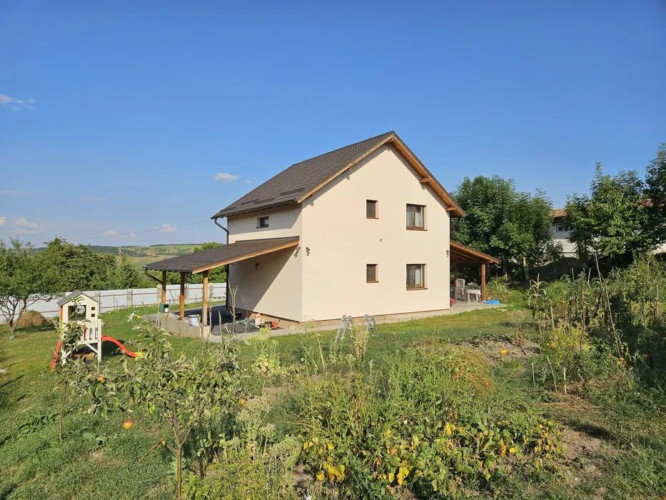 Casa individuala de vanzare in Corusu, 117 mp utili, teren 1020 mp, view superb
