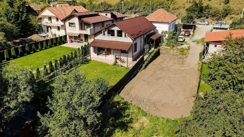 Casa in Valea Seaca compusa din 3 apartamente, 180 mp utili, teren 487 mp