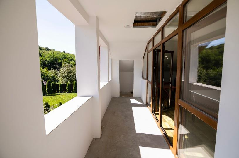 Casa in Valea Seaca compusa din 3 apartamente, 180 mp utili, teren 487 mp