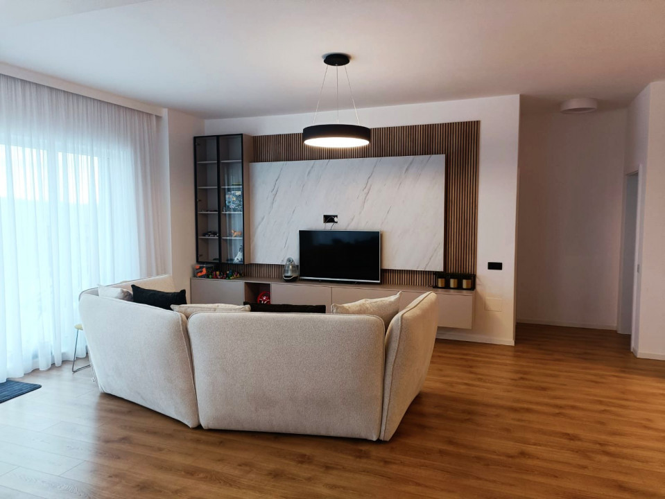 Penthouse de vanzare in Floresti, 98 mp utili, terasa 129 mp, 2 garaje incluse