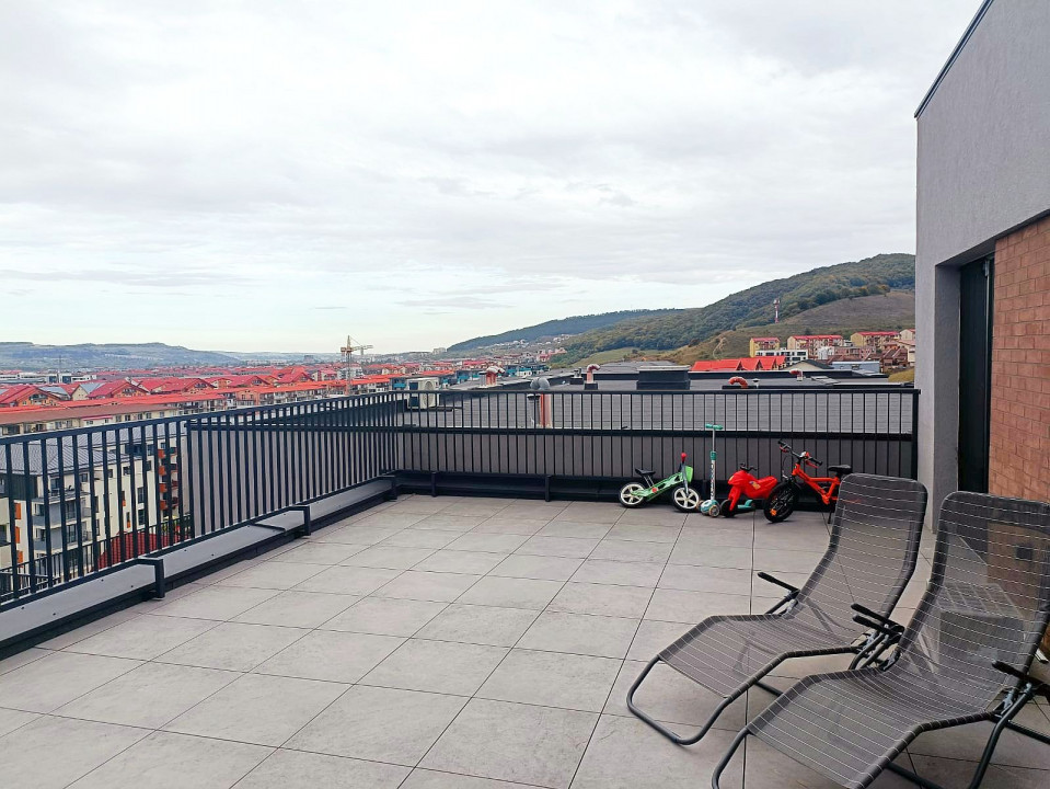 Penthouse de vanzare in Floresti, 98 mp utili, terasa 129 mp, 2 garaje incluse