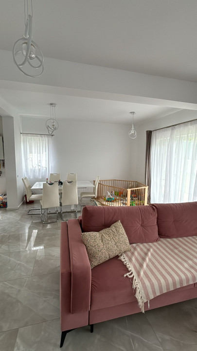 Casa individuala de vanzare in Chinteni, 120 mp utili, finisata modern