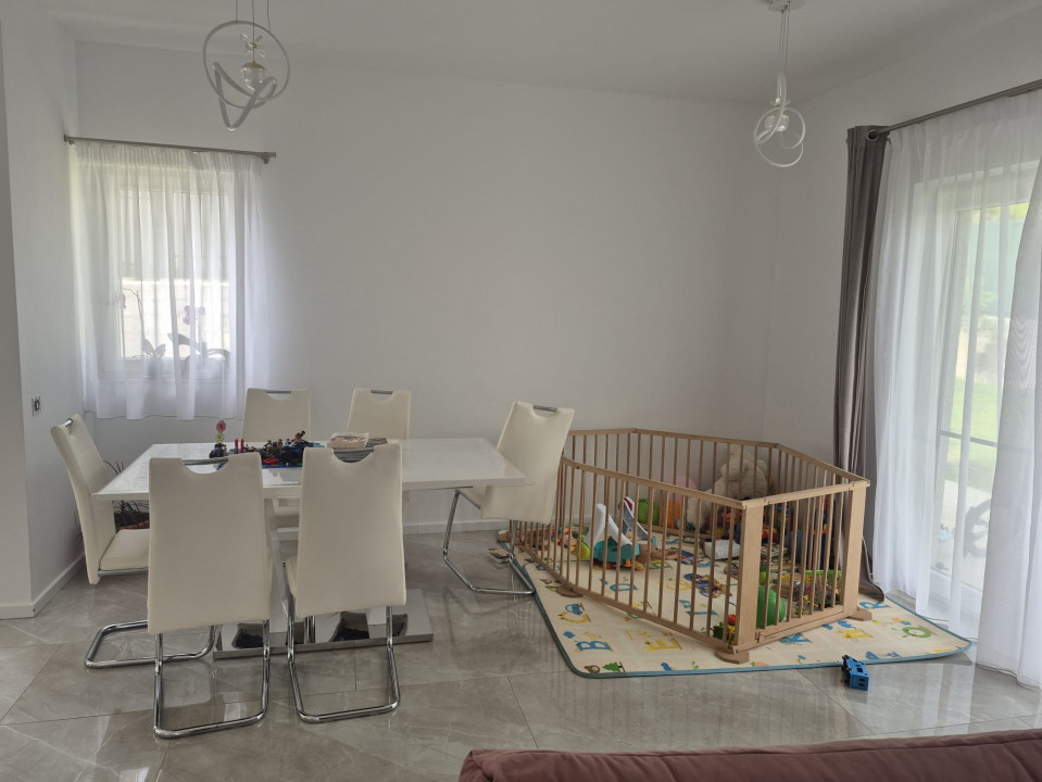Casa individuala de vanzare in Chinteni, 120 mp utili, finisata modern
