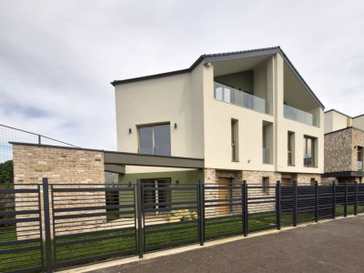 Casa tip duplex de vanzare, zona Parc Gheorgheni, constructie finalizata