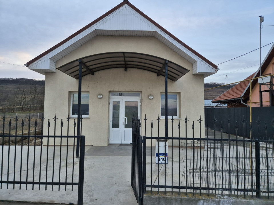 Casa formata din 2 apartamente in Jucu, spatiu comercial in acte