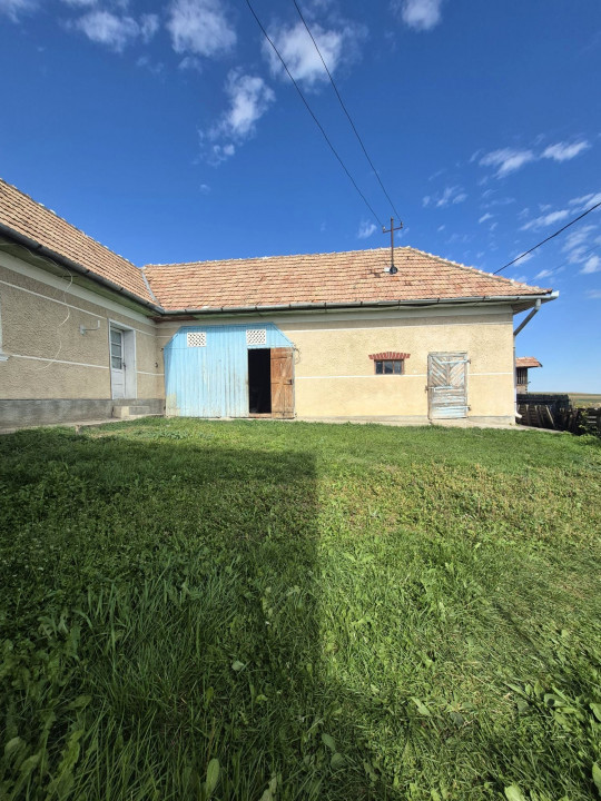 Proprietate cu potențial: casă cu teren 938 mp lângă Tureni, toate utilitățile