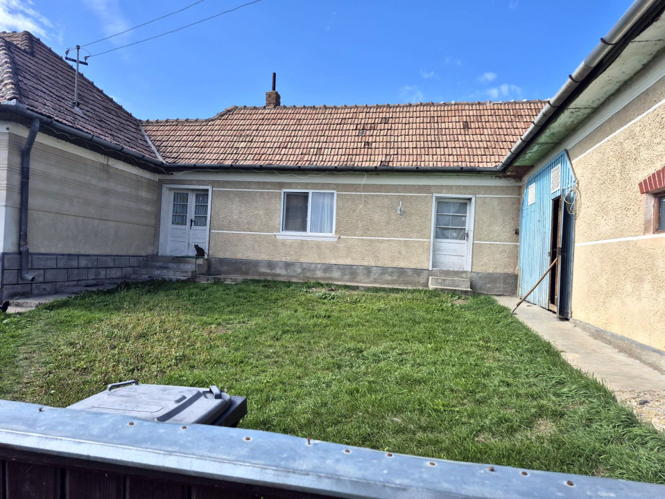 Proprietate cu potențial: casă cu teren 938 mp lângă Tureni, toate utilitățile