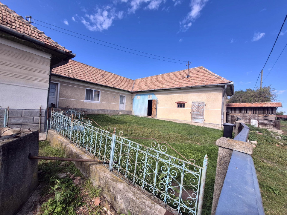 Proprietate cu potențial: casă cu teren 938 mp lângă Tureni, toate utilitățile