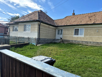 Proprietate cu potențial: casă cu teren 938 mp lângă Tureni, toate utilitățile