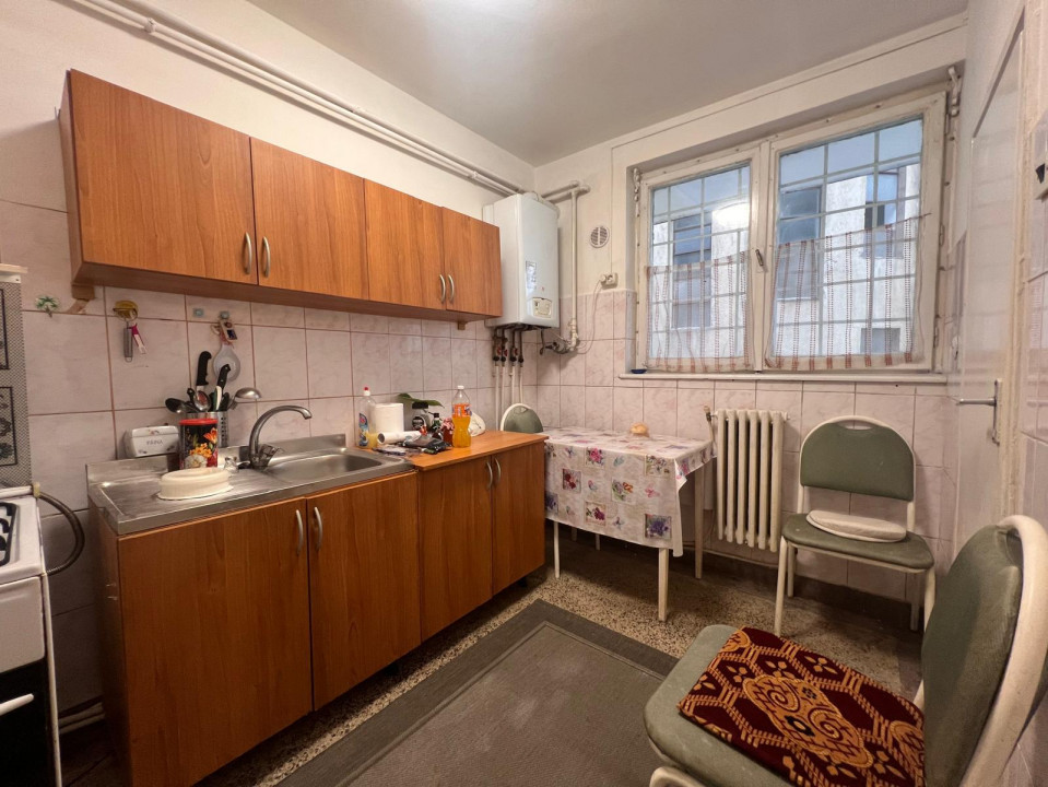 Apartament 2 camere, Ultracentral Cluj-Napoca, 48 mp, decomandat, etaj 1