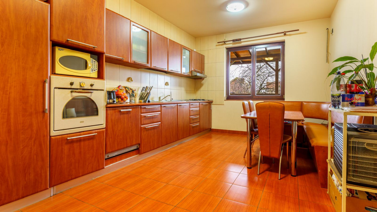 Casa de vanzare in Someseni, 242 mp utili, teren generos 994 mp