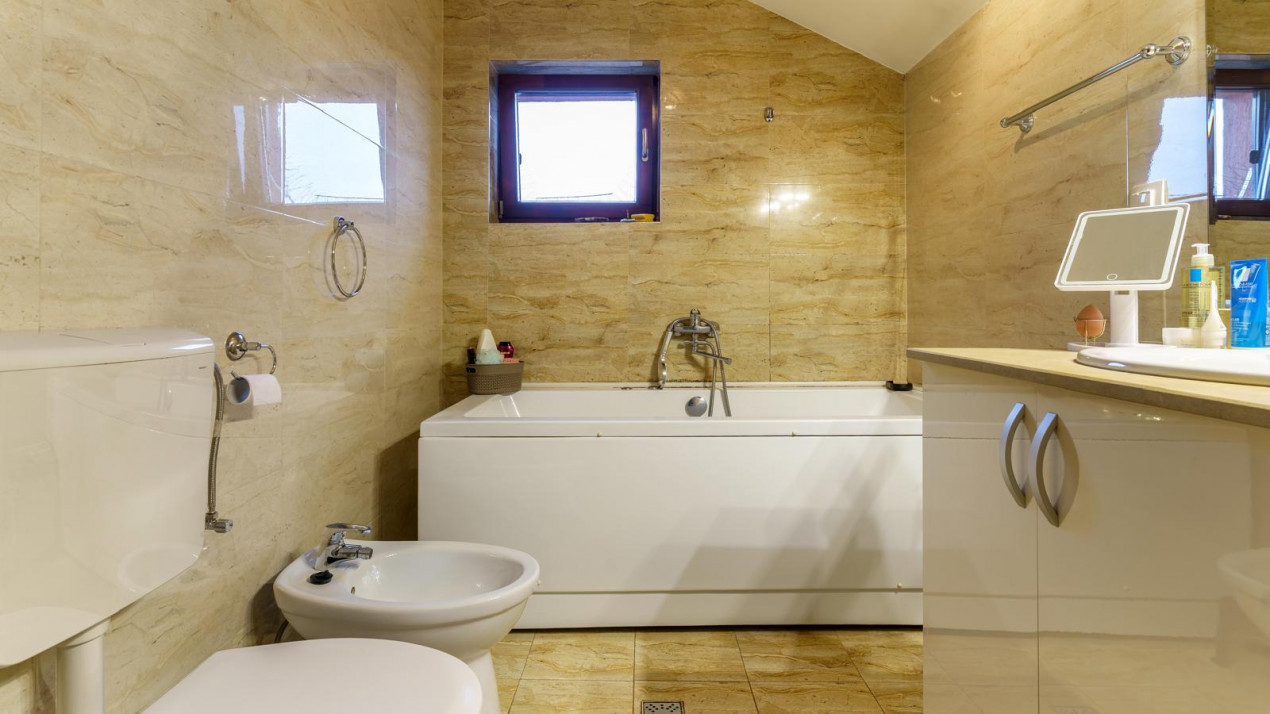 Casa de vanzare in Someseni, 242 mp utili, teren generos 994 mp