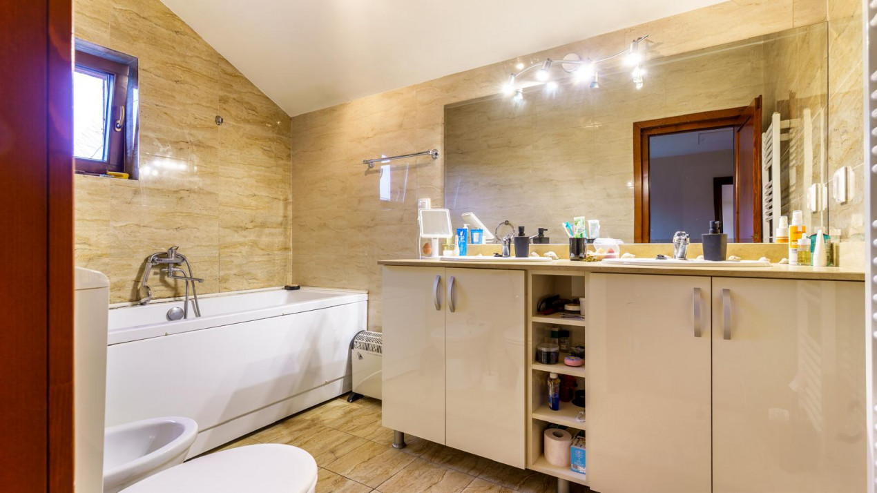 Casa de vanzare in Someseni, 242 mp utili, teren generos 994 mp