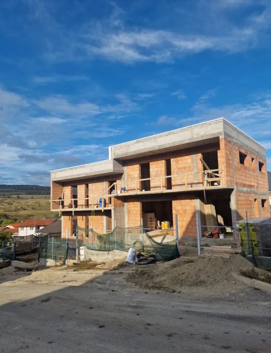 Duplex de vânzare în zona Oașului – Eficiență Energetică și Confort