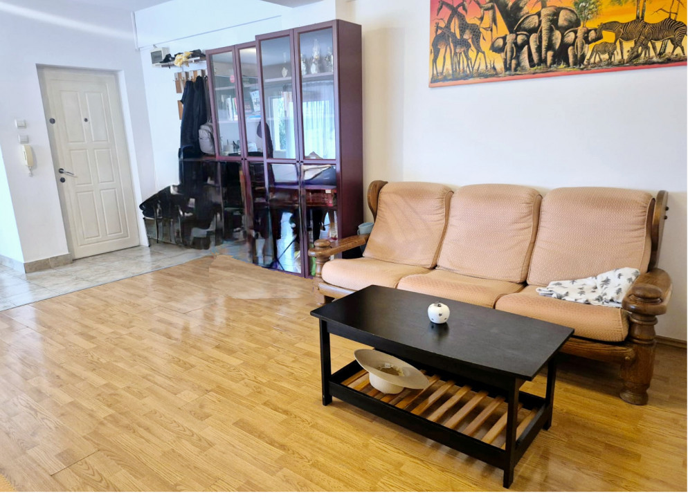 Apartament 2 camere Semicentral, Str. Bucuresti, zona Farmec