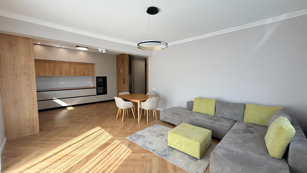 Casă în Corușu: design Premium, mobilier Custom și teren generos 725mp