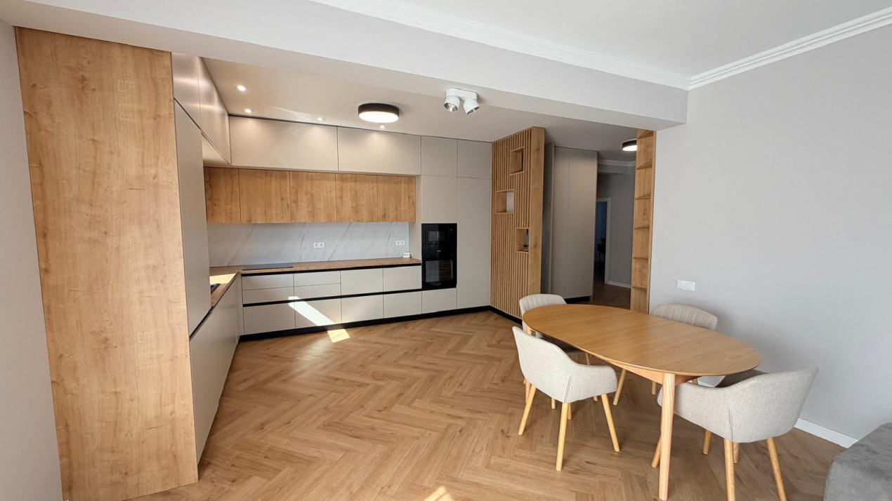 Casă în Corușu: design Premium, mobilier Custom și teren generos 725mp