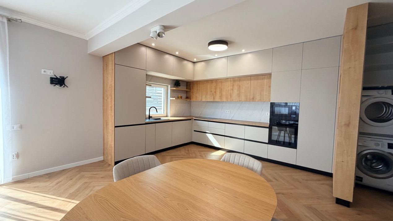 Casă în Corușu: design Premium, mobilier Custom și teren generos 725mp