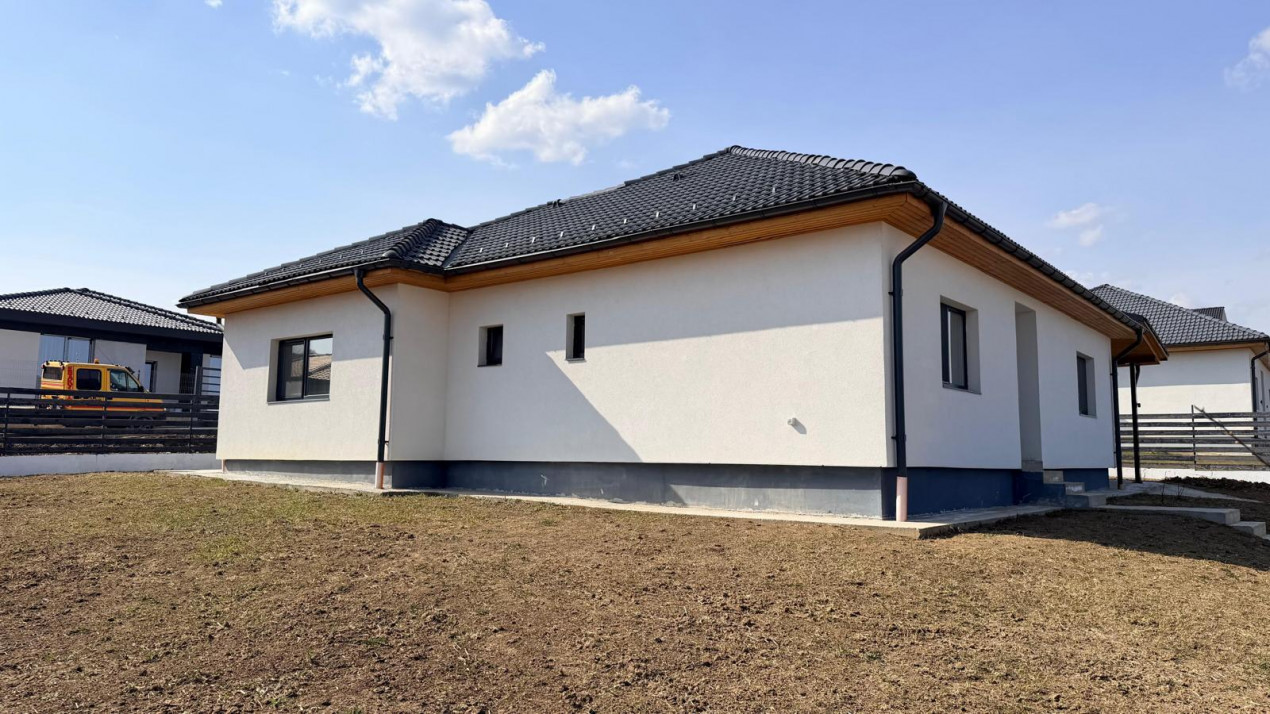 Casă în Corușu: design Premium, mobilier Custom și teren generos 725mp