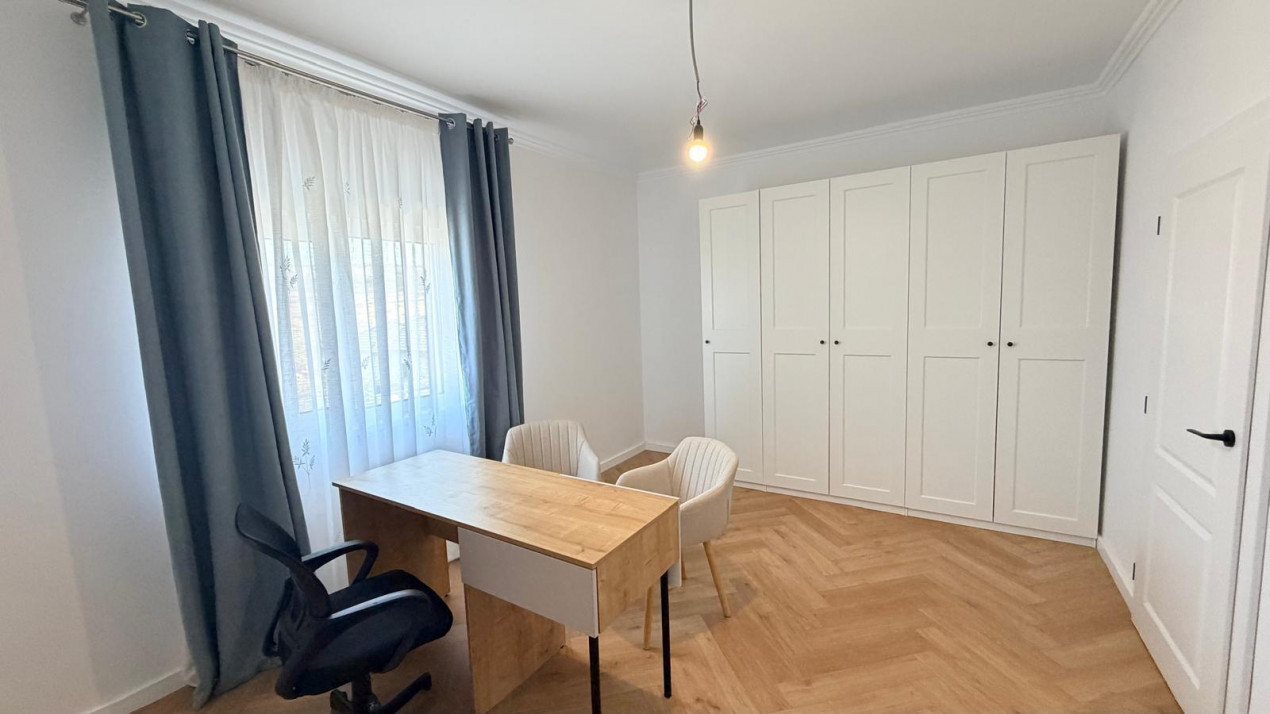 Casă în Corușu: design Premium, mobilier Custom și teren generos 725mp