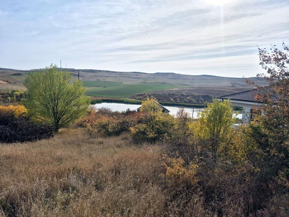 Teren intravilan 756 mp în Chinteni cu vedere spre lac, nu necesită PUZ!